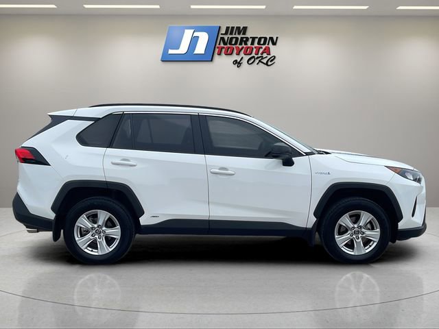 Used 2021 Toyota RAV4 LE image 4