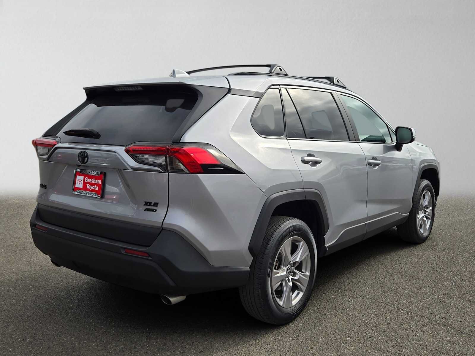 Used 2023 Toyota RAV4 XLE AWD/4WD image 3