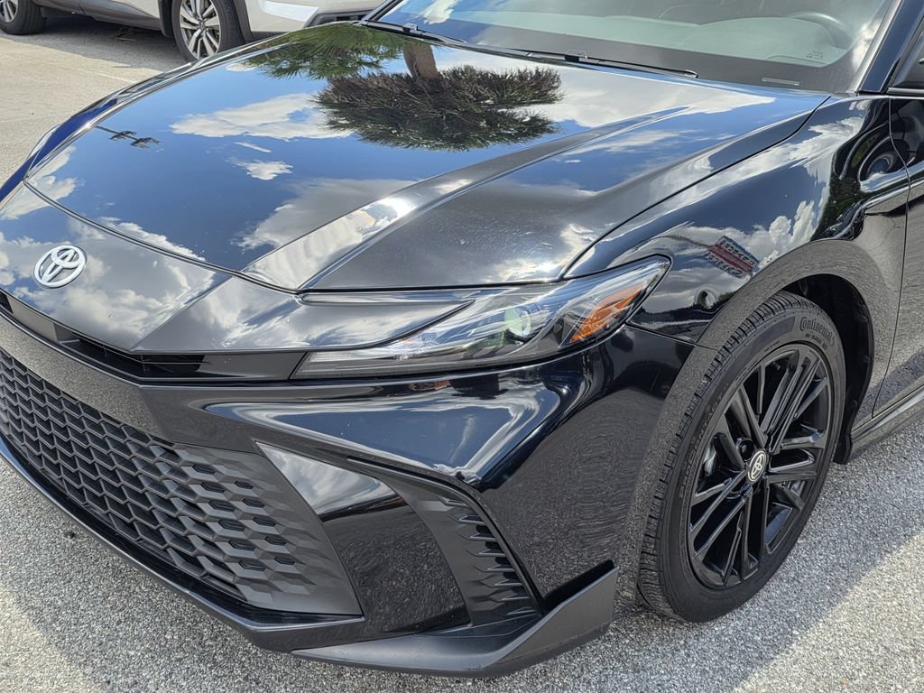 Used 2025 Toyota Camry SE FWD image 6