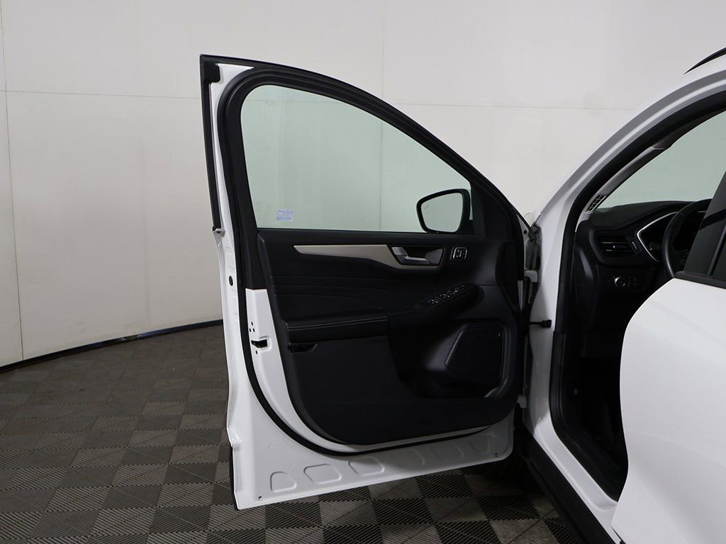 Used 2022 Ford Escape SEL w/ Technology Package image 17