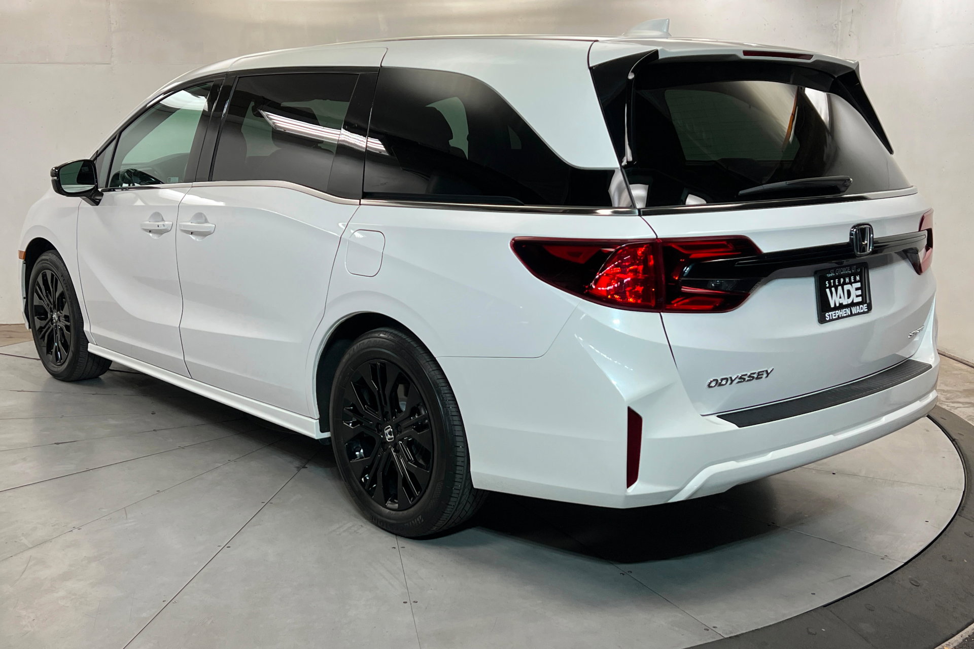 Used 2025 Honda Odyssey Sport-L image 3