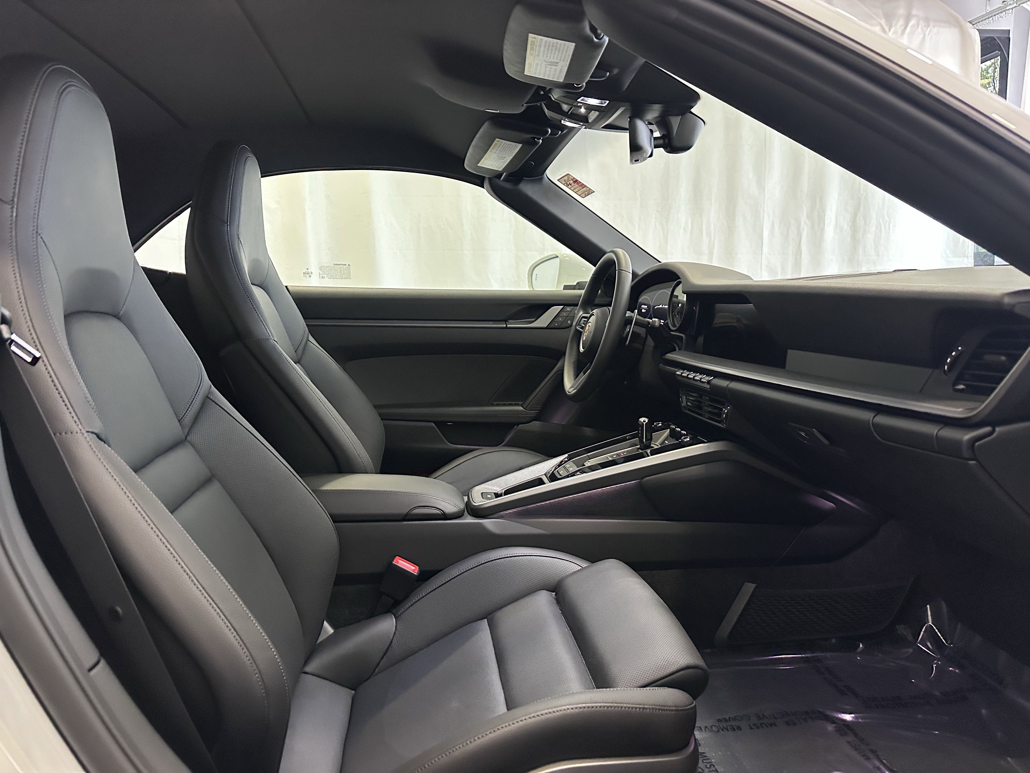 Used 2023 Porsche 911 Carrera image 2