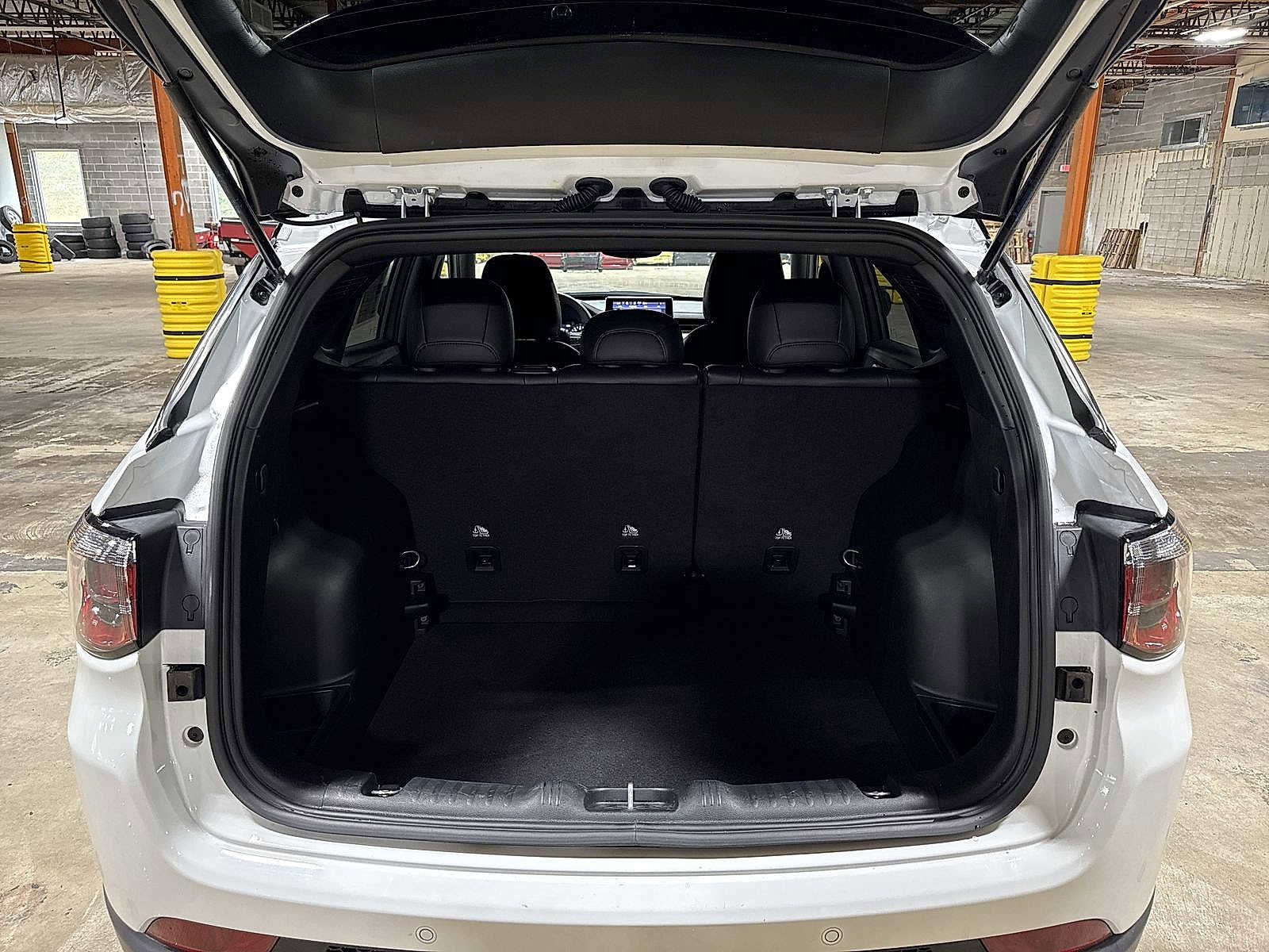 Used 2023 Jeep Compass Limited image 11