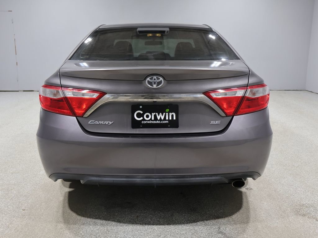 Used 2015 Toyota Camry SE image 3