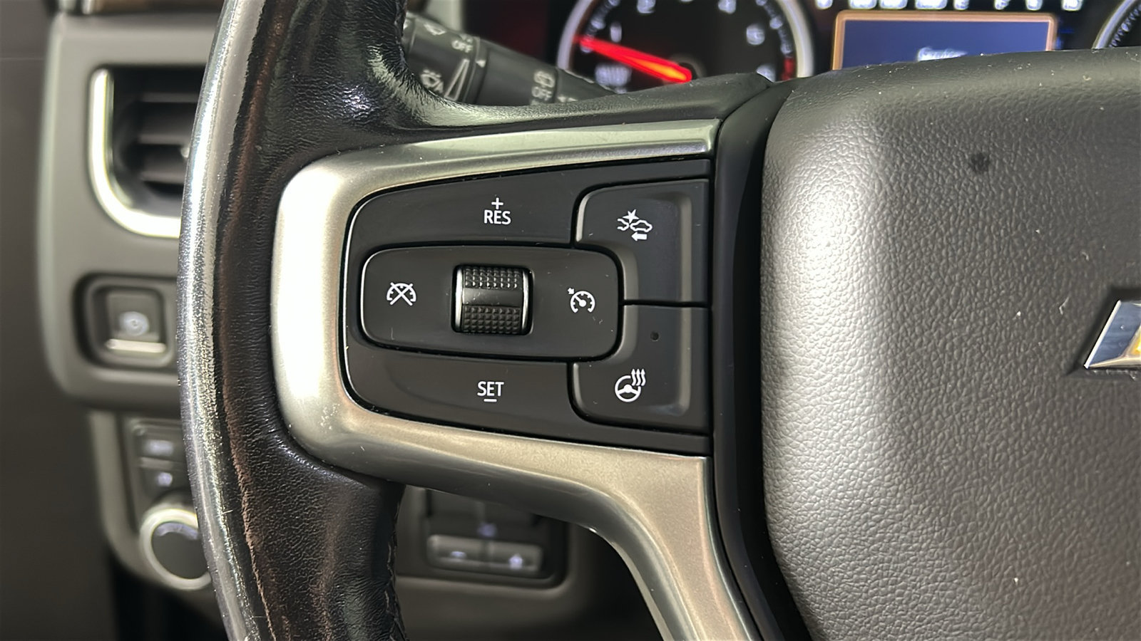 Used 2021 Chevrolet Tahoe Premier w/ Premium Package AWD/4WD image 19