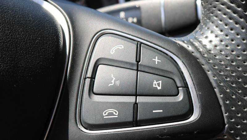 Used 2020 Mercedes-Benz GLA 250 4MATIC w/ Premium Package image 10