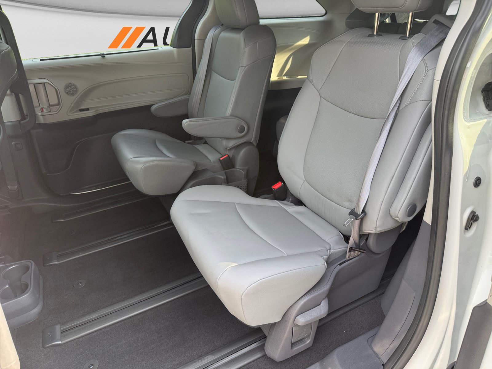 Used 2021 Toyota Sienna XLE AWD/4WD image 15