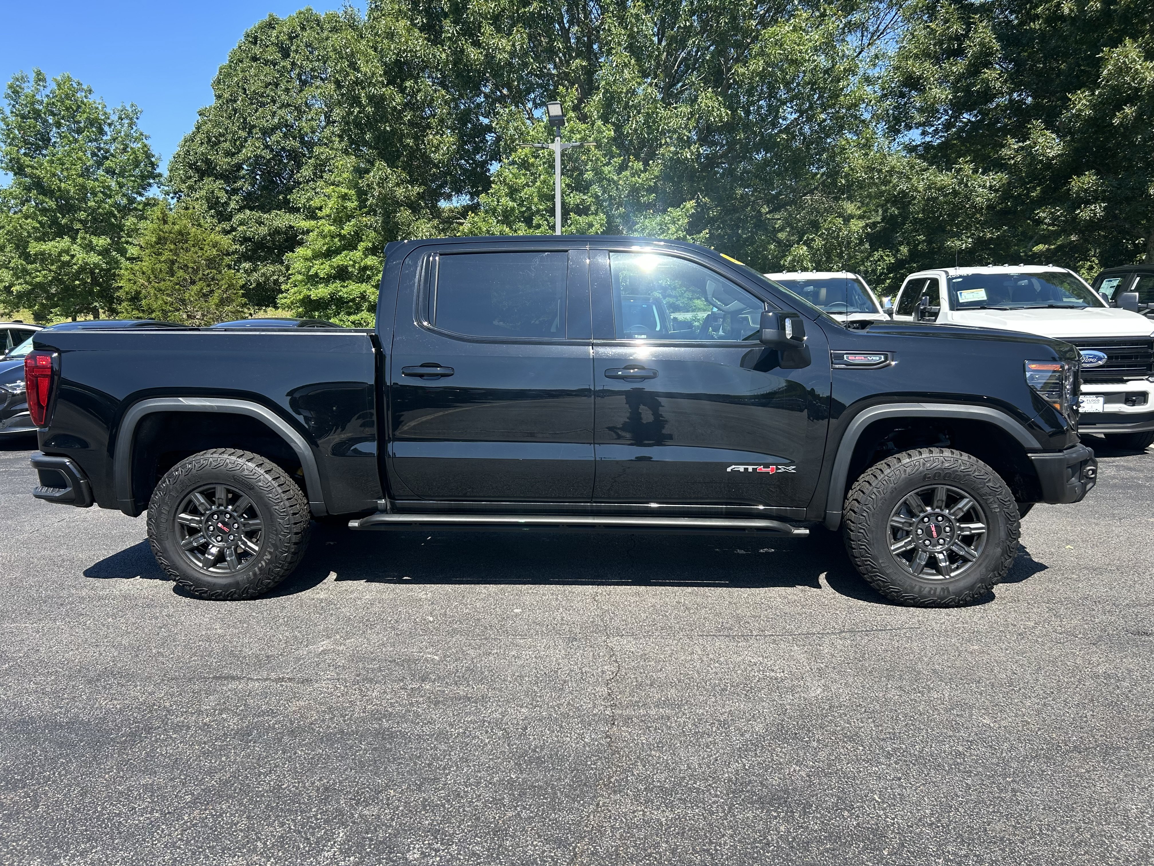 Used 2024 GMC Sierra 1500 AT4X AWD/4WD image 4