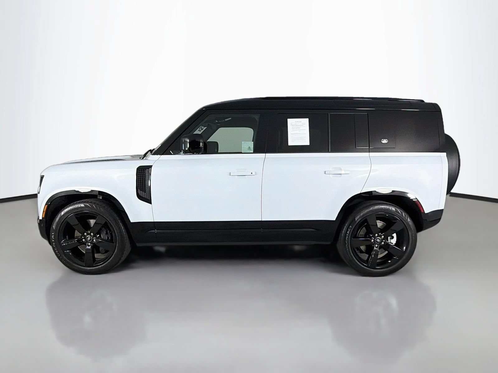 Used 2023 Land Rover Defender 110 X-Dynamic SE AWD/4WD image 4