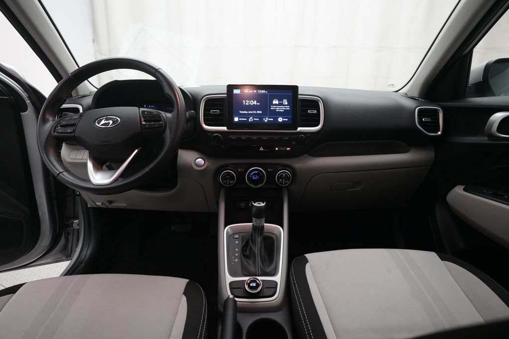 Used 2025 Hyundai Venue SEL FWD image 5