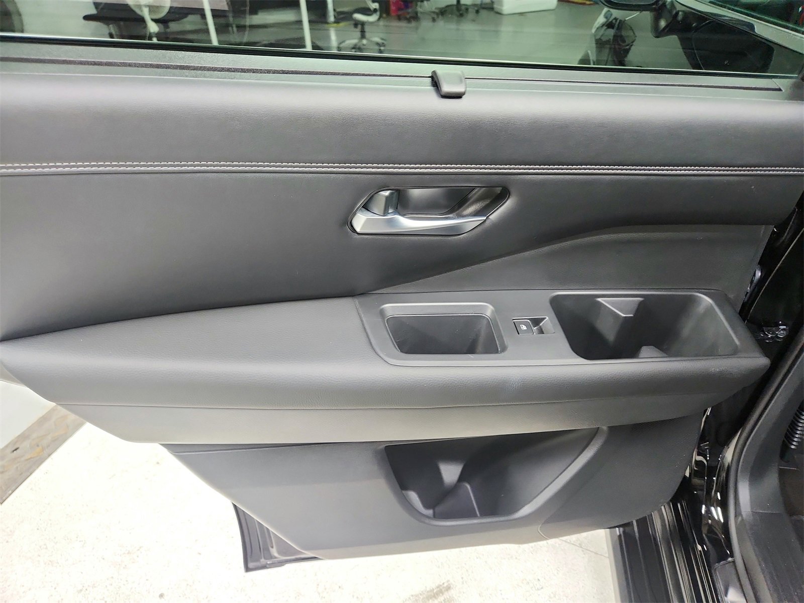 Used 2024 Nissan Pathfinder Platinum w/ Lighting Package (N93) image 39