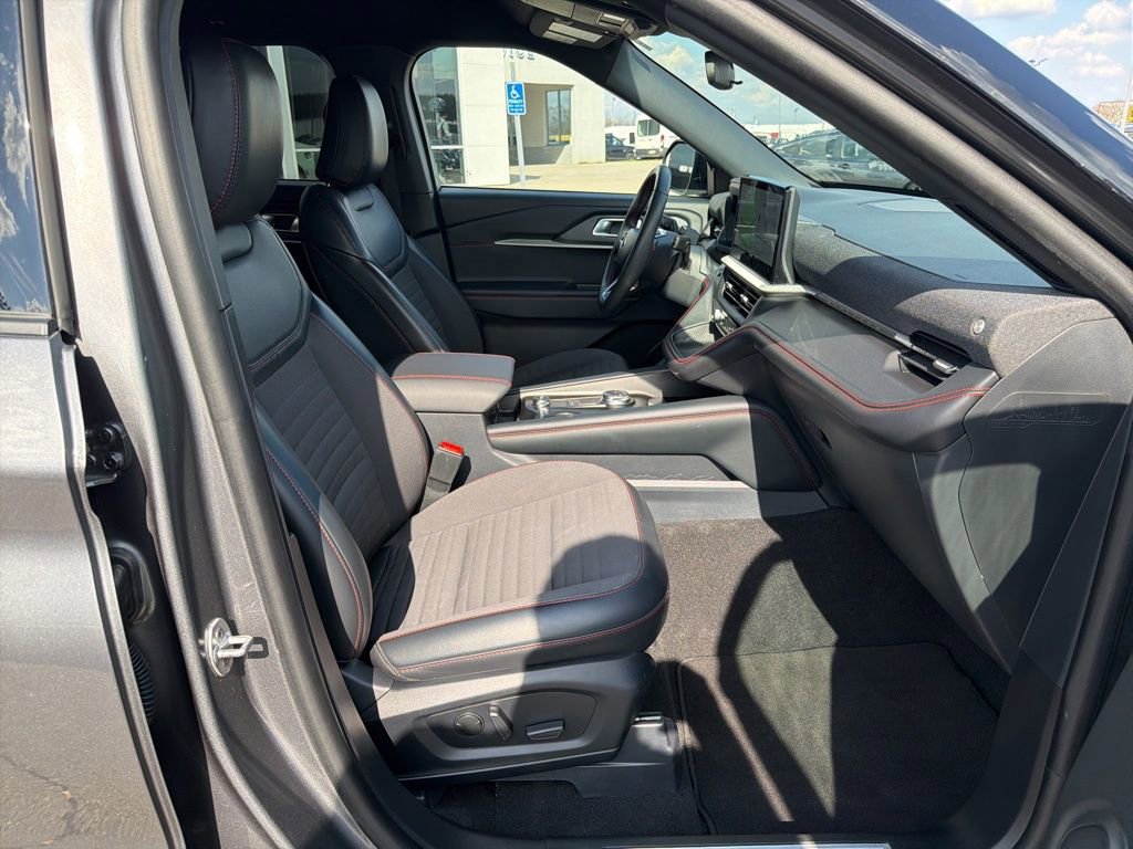 Certified 2025 Ford Explorer ST-Line w/ ST-Line Street Pack image 19