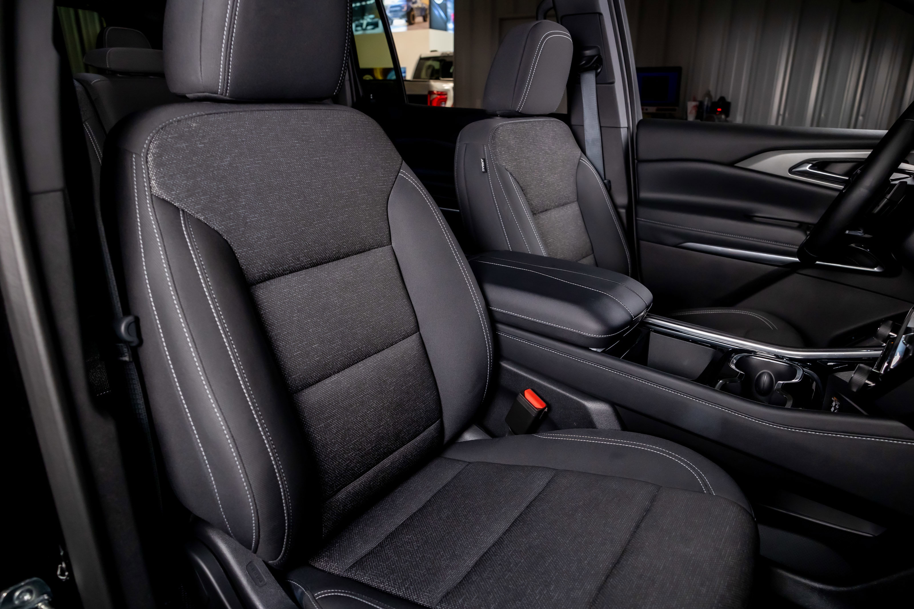 Used 2025 Chevrolet Traverse LT w/ Enhanced Driving Package image 29