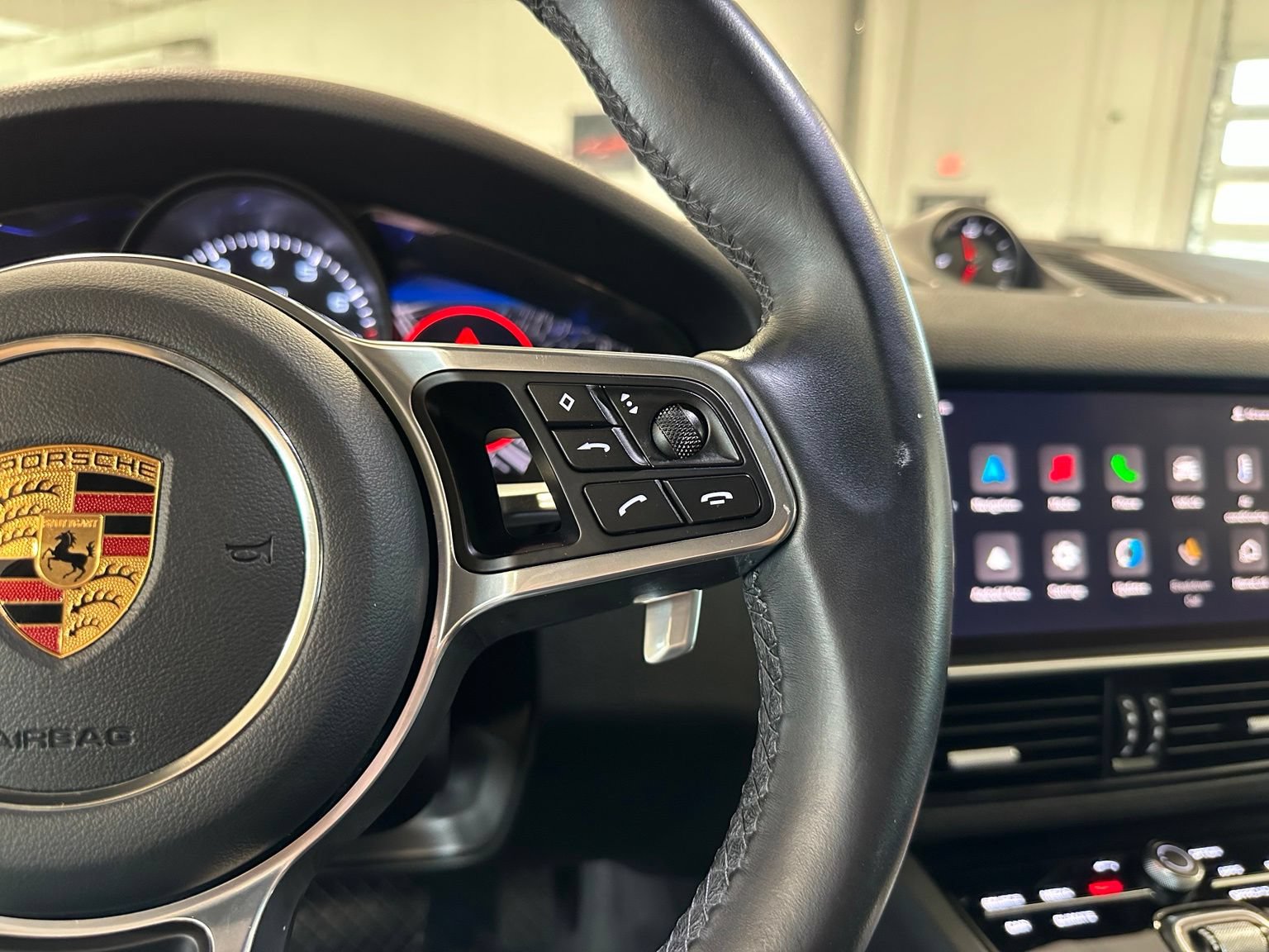 Used 2022 Porsche Cayenne Platinum Edition AWD/4WD image 19