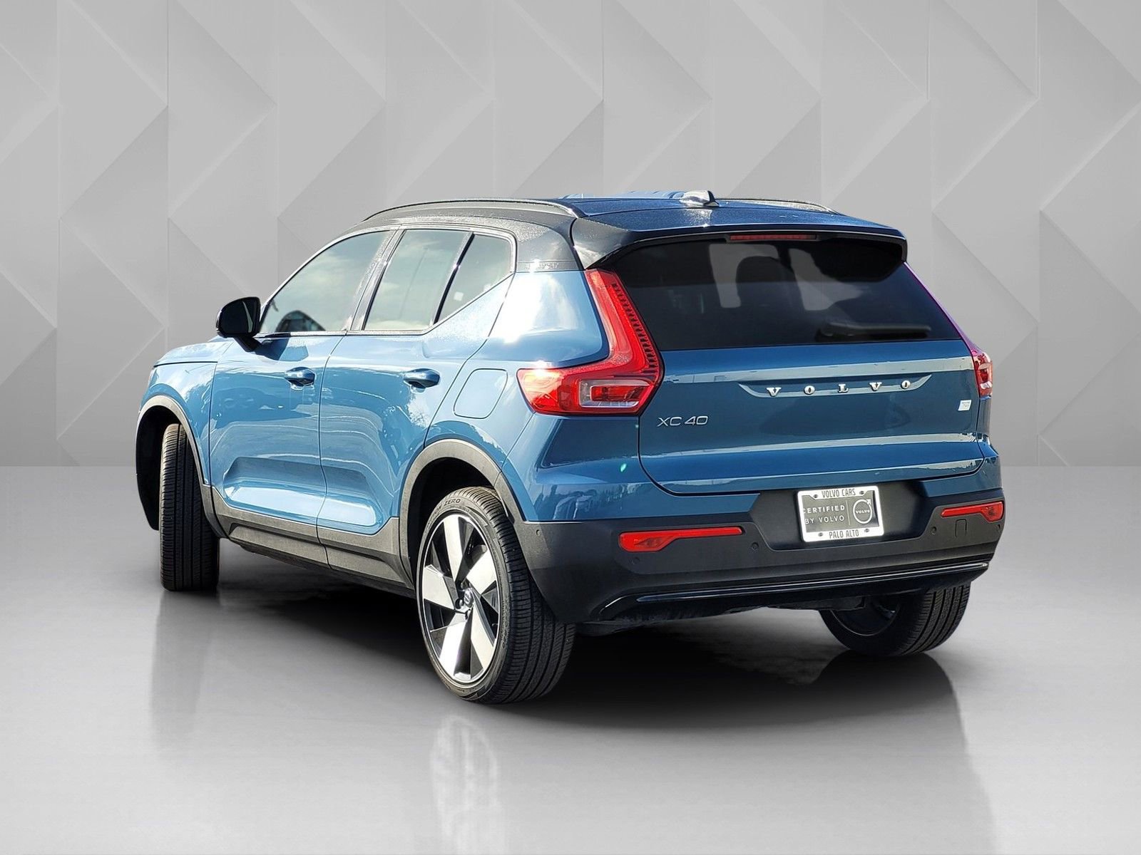 Certified 2023 Volvo XC40 Recharge Ultimate image 4