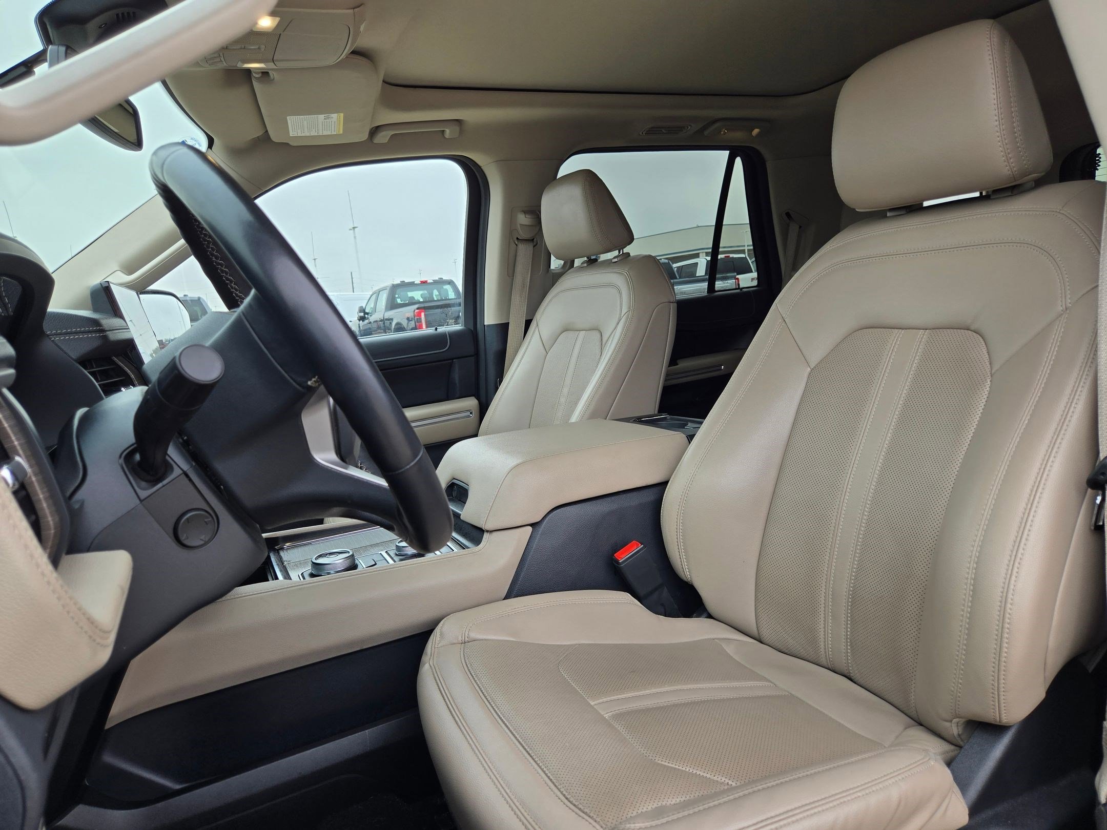 Used 2023 Ford Expedition Limited image 15