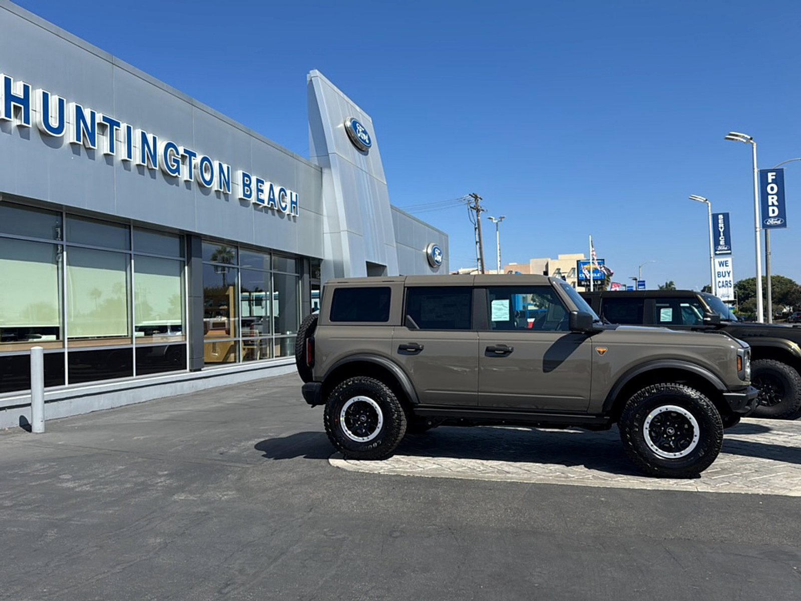 New 2026 Ford Bronco Badlands w/ Sasquatch Package AWD/4WD image 3