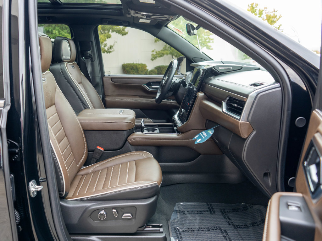Certified 2025 GMC Yukon XL Denali Ultimate AWD/4WD image 11