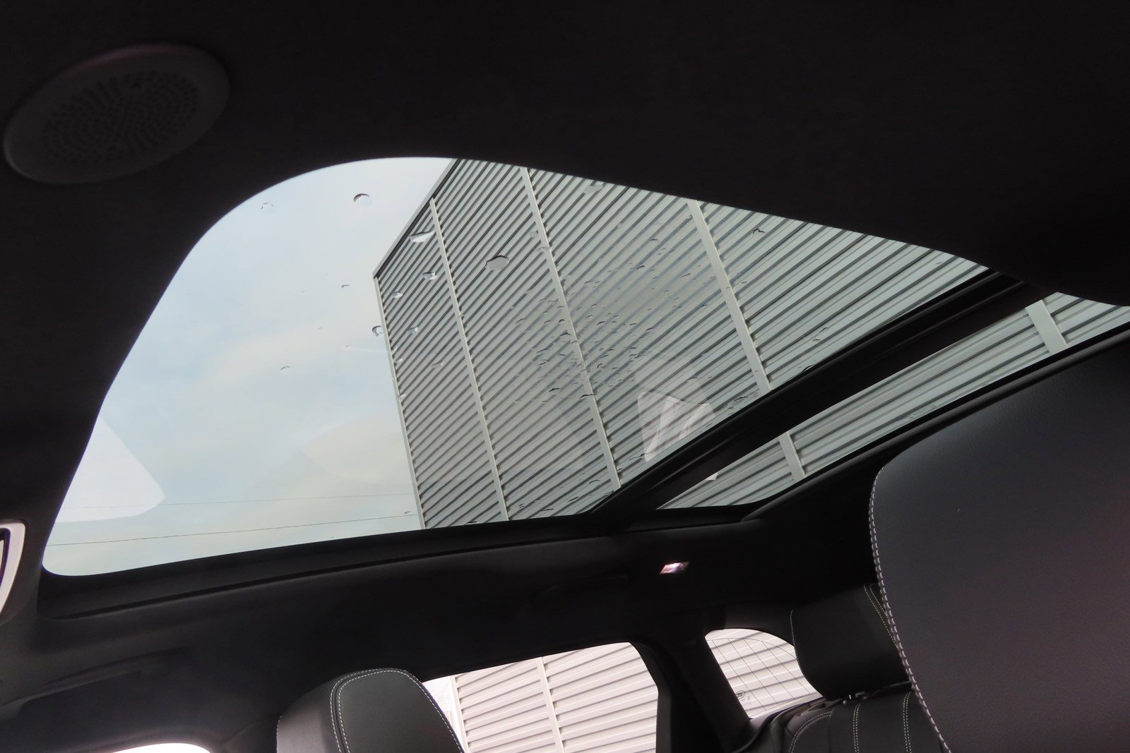 Used 2023 Land Rover Range Rover Velar R-Dynamic S image 25