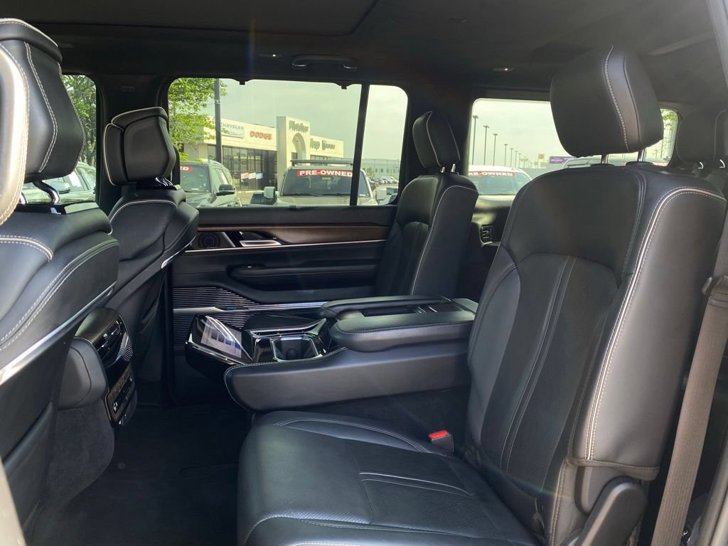 Used 2022 Jeep Grand Wagoneer Series II AWD/4WD image 22
