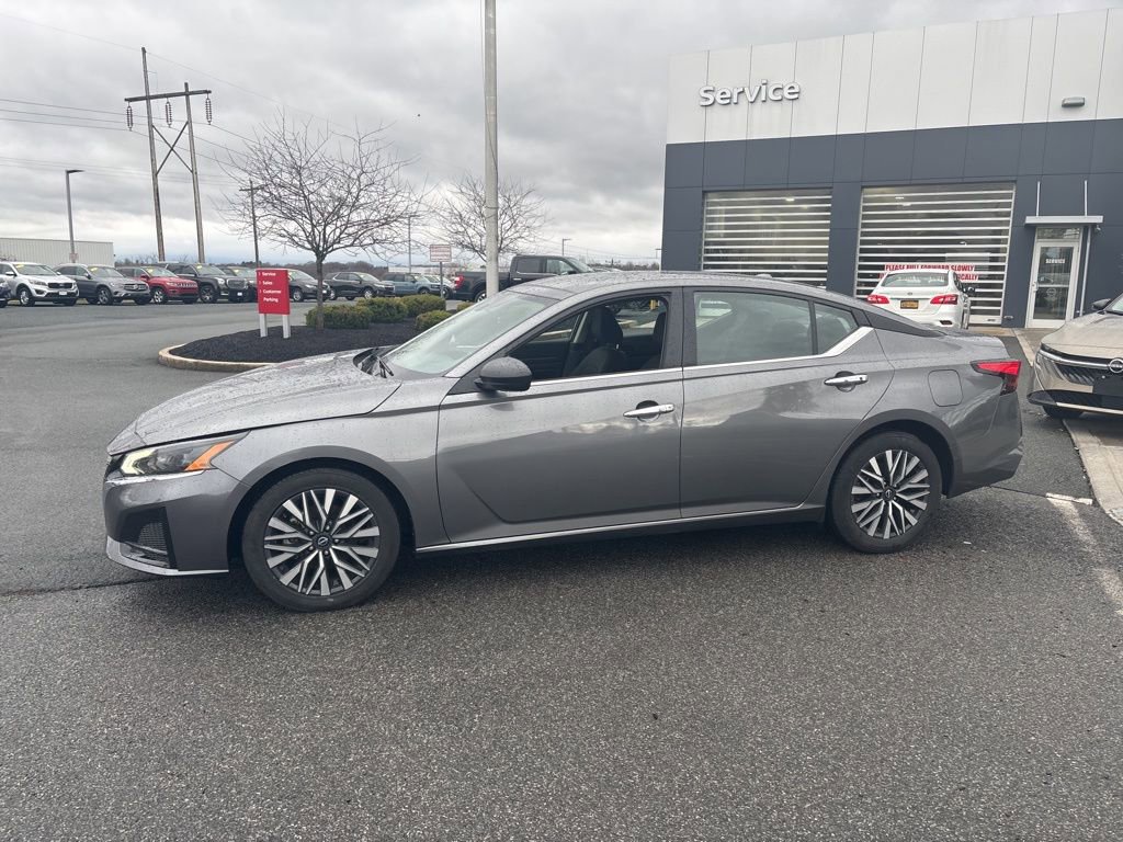 Used 2024 Nissan Altima 2.5 SV FWD image 4