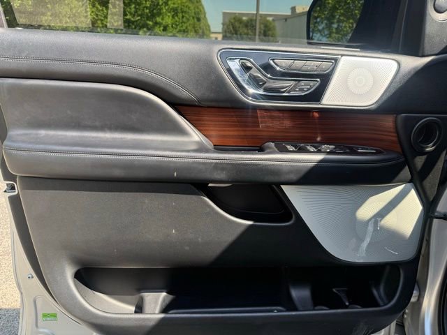 Used 2018 Lincoln Navigator L Reserve w/ Technology Package AWD/4WD image 14