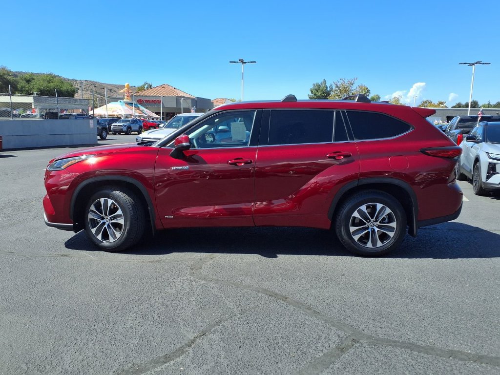 Certified 2021 Toyota Highlander XLE AWD/4WD image 4