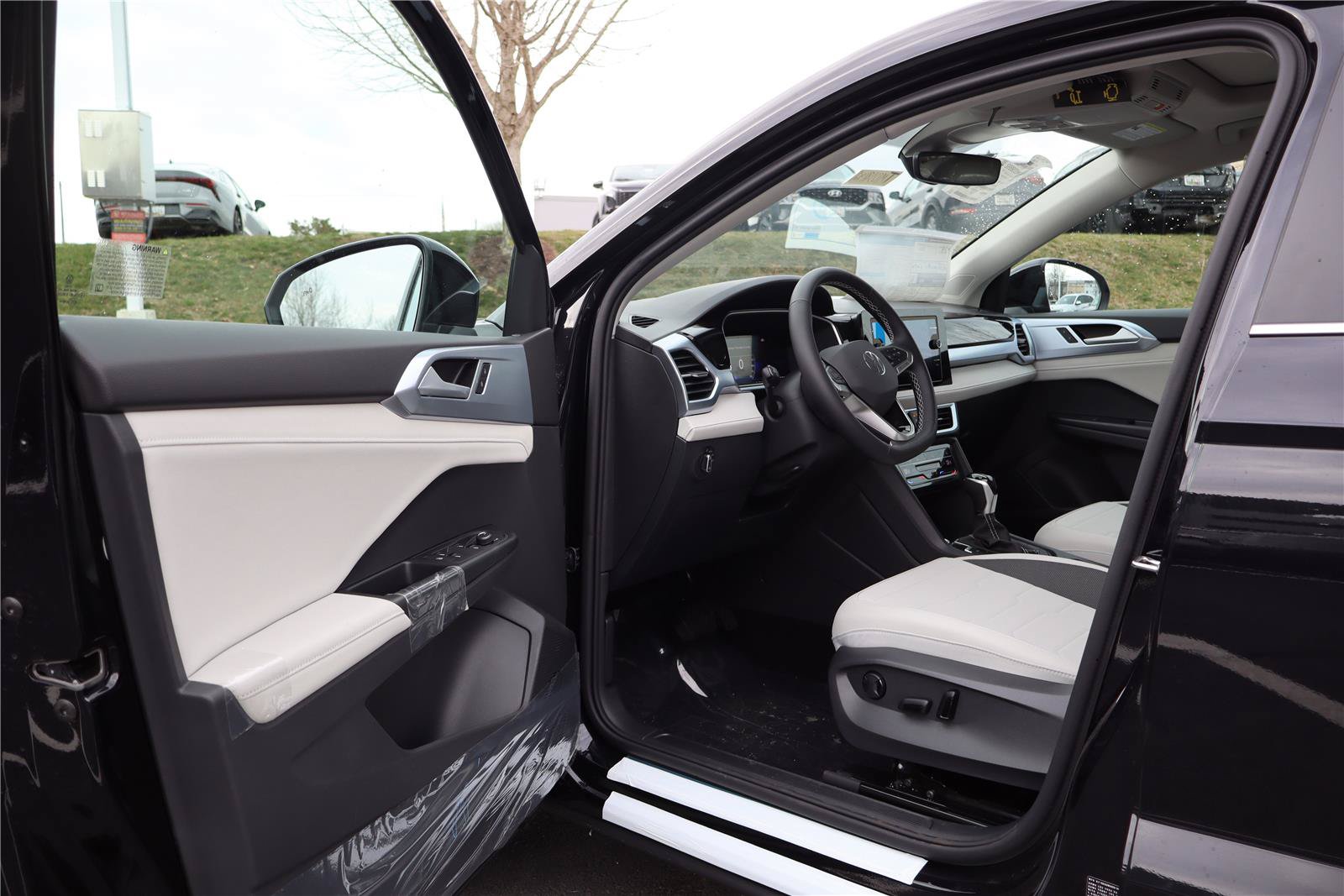New 2026 Volkswagen Taos SE AWD/4WD image 11