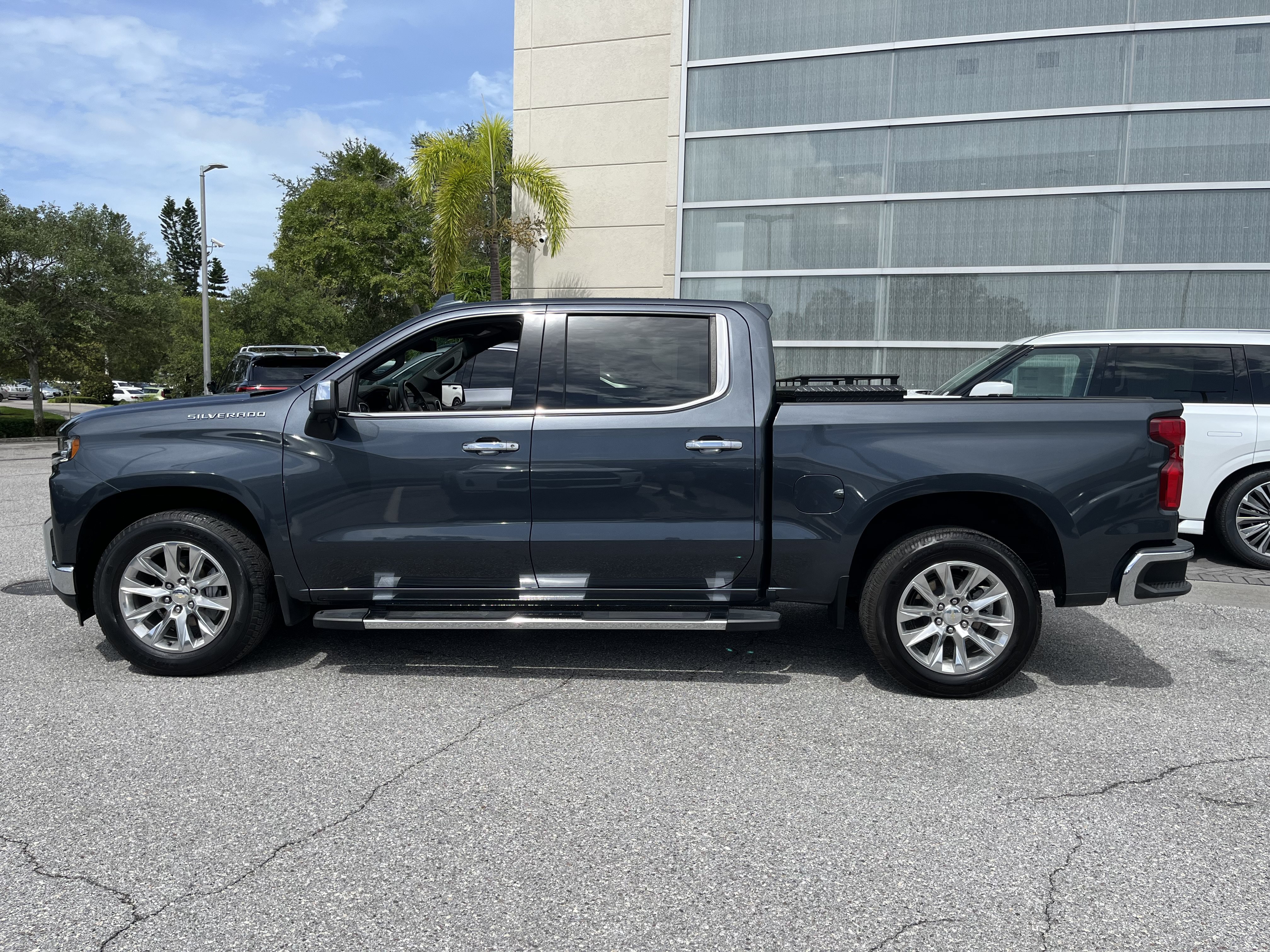 Used 2022 Chevrolet Silverado 1500 LTZ RWD image 5