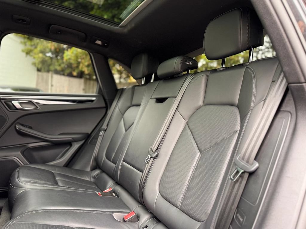 Used 2020 Porsche Macan AWD/4WD image 24