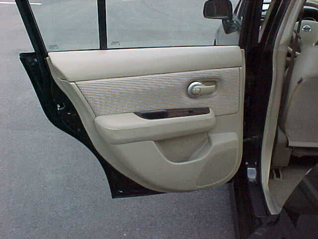 Used 2011 Nissan Versa SL w/ Premium Pkg image 13