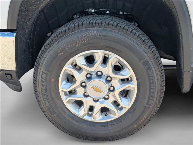 New 2026 Chevrolet Silverado 3500 LT image 9