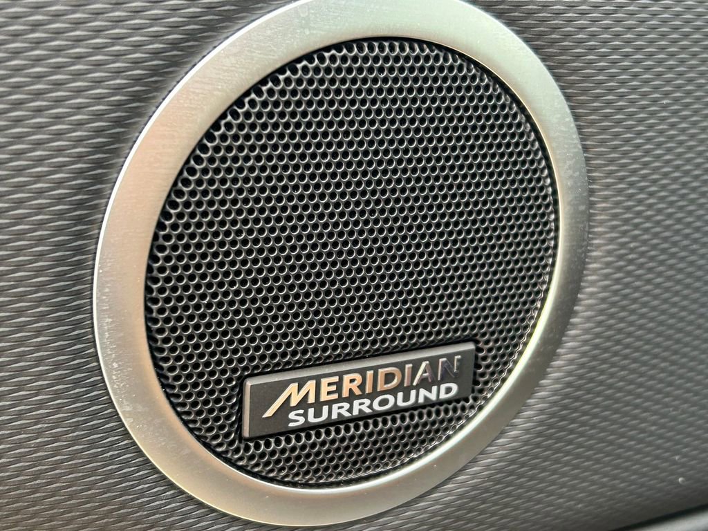 Used 2024 Land Rover Discovery Dynamic SE image 28