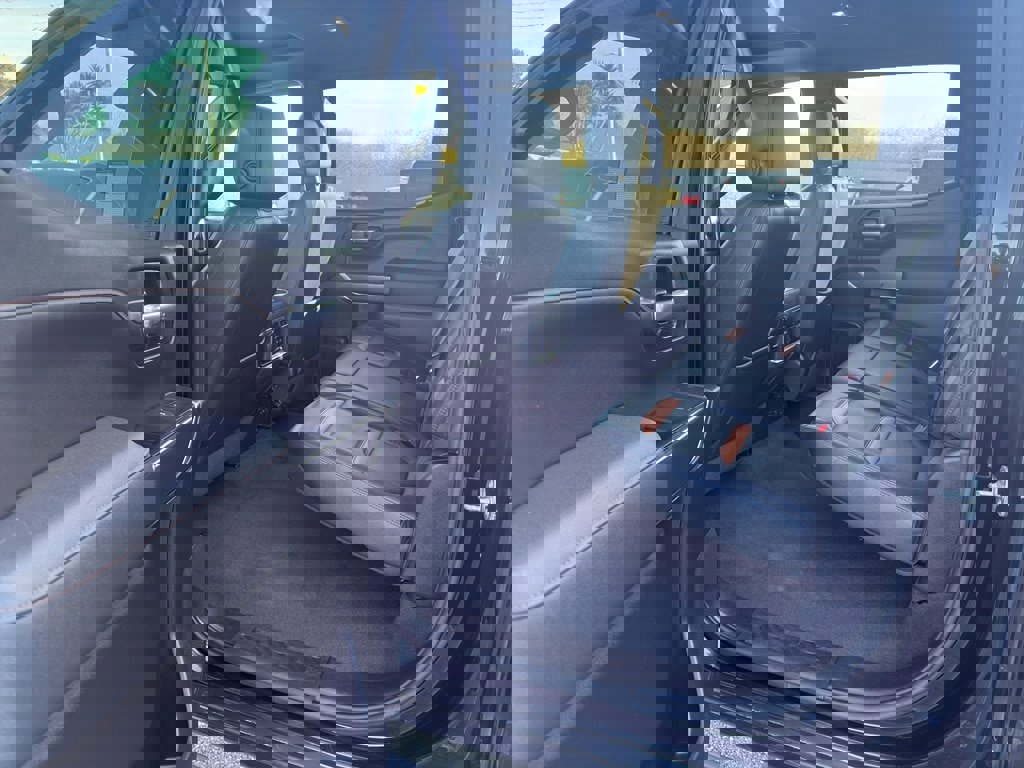 Used 2021 GMC Sierra 1500 AT4 w/ Technology Package image 15