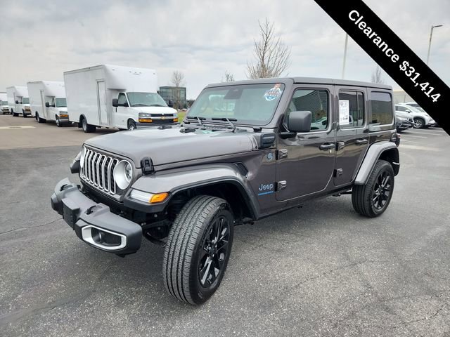Used 2025 Jeep Wrangler Unlimited Sahara w/ Safety Group AWD/4WD image 4