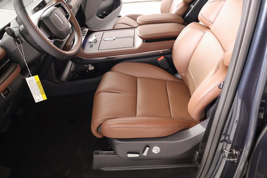 New 2025 Lincoln Navigator Reserve image 11