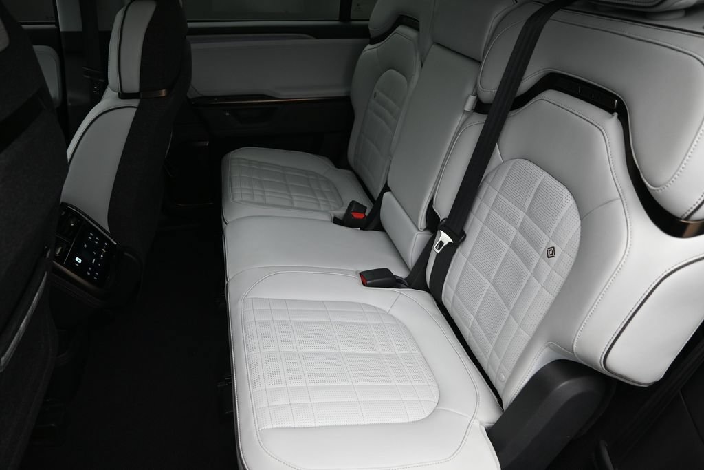 Used 2025 Rivian R1S Premium Dual AWD/4WD image 22