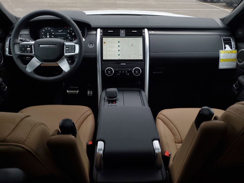 New 2026 Land Rover Discovery Dynamic SE image 25