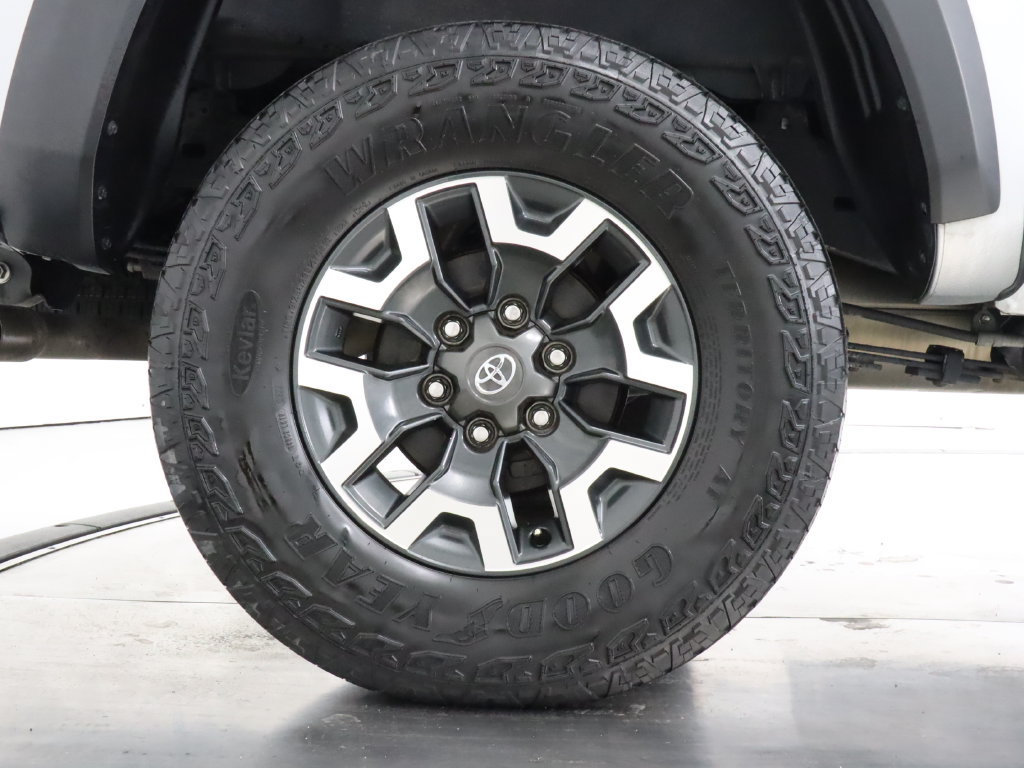 Used 2022 Toyota Tacoma TRD Off-Road AWD/4WD image 40