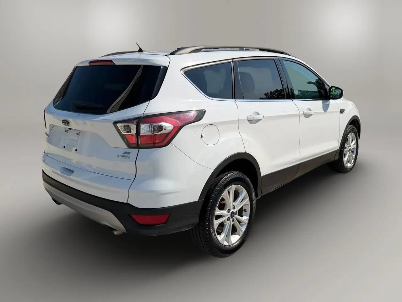Used 2017 Ford Escape SE w/ Equipment Group 201A FWD image 8