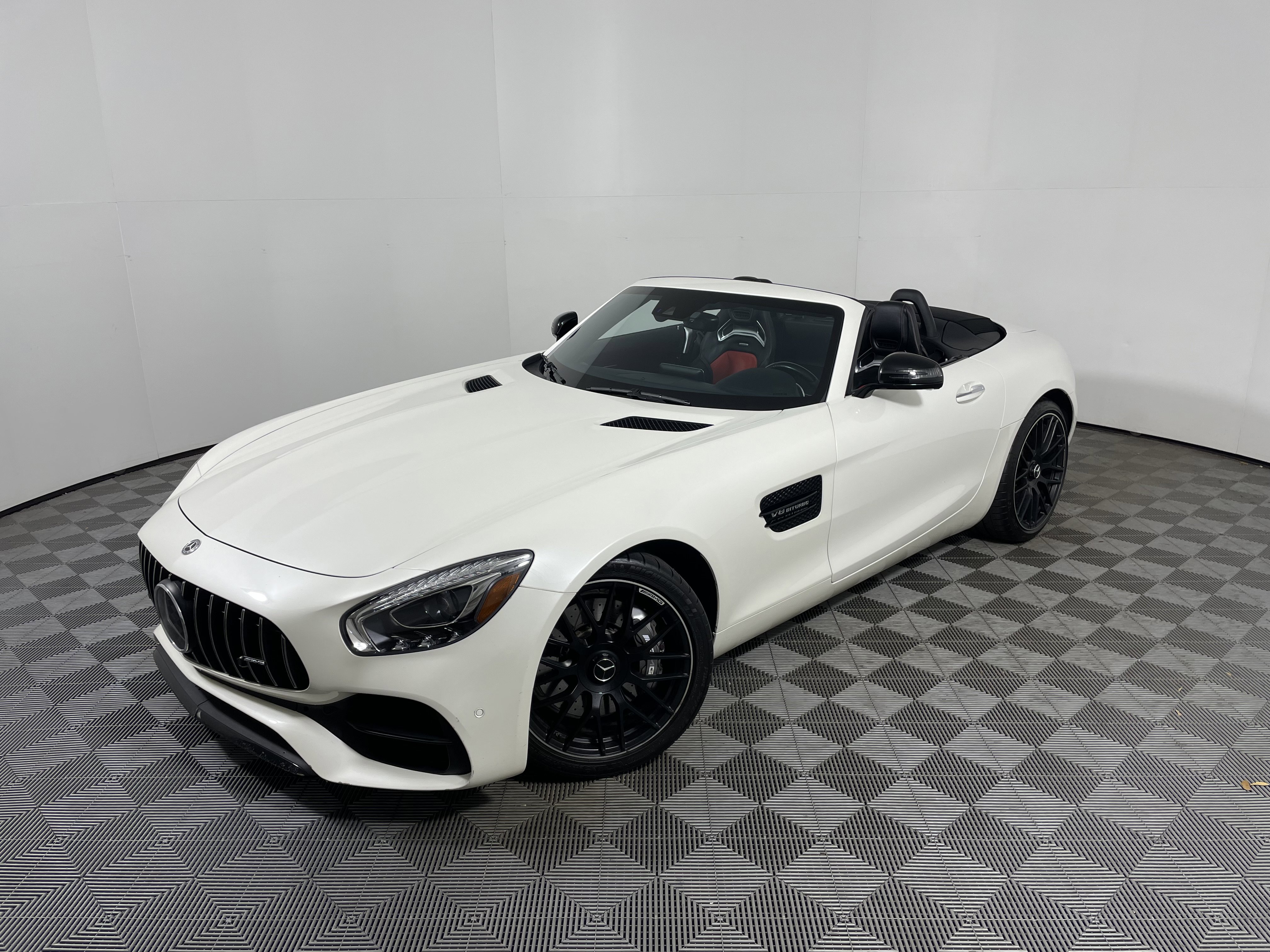 Used 2018 Mercedes-Benz AMG GT Roadster image 1