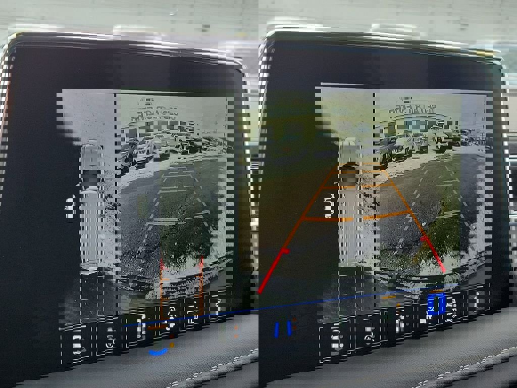 Used 2024 GMC Yukon SLT w/ SLT Luxury Package image 30