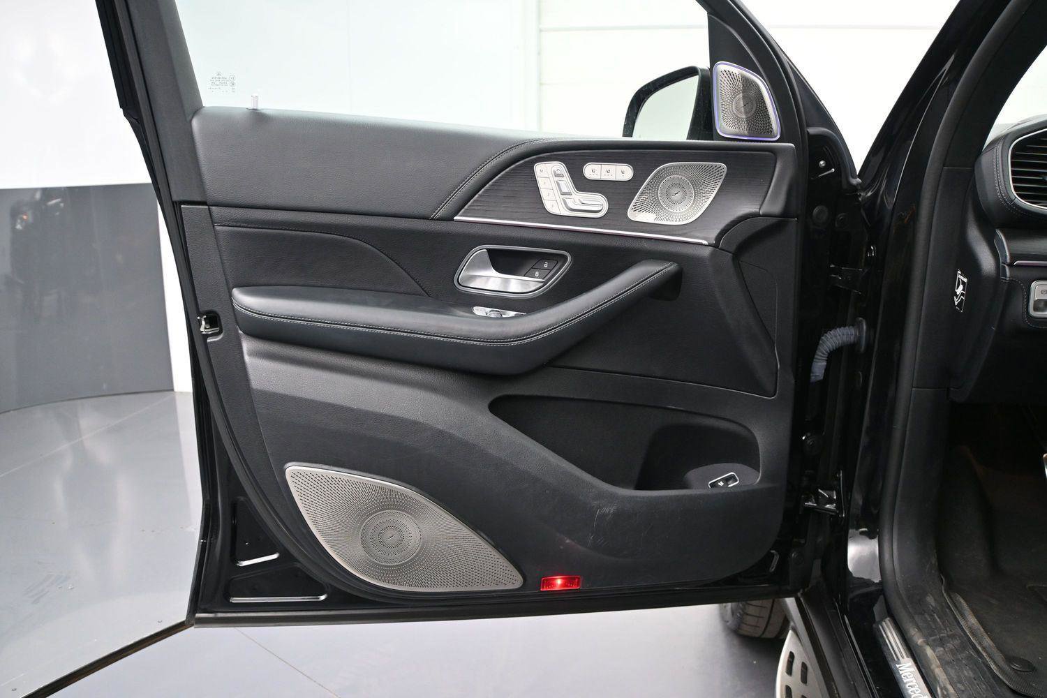 Used 2021 Mercedes-Benz GLS 580 4MATIC image 8