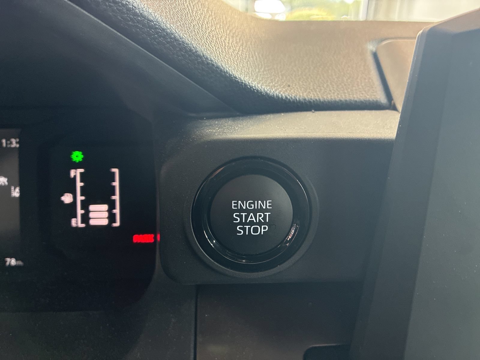 Used 2024 Toyota Tacoma SR5 AWD/4WD image 18