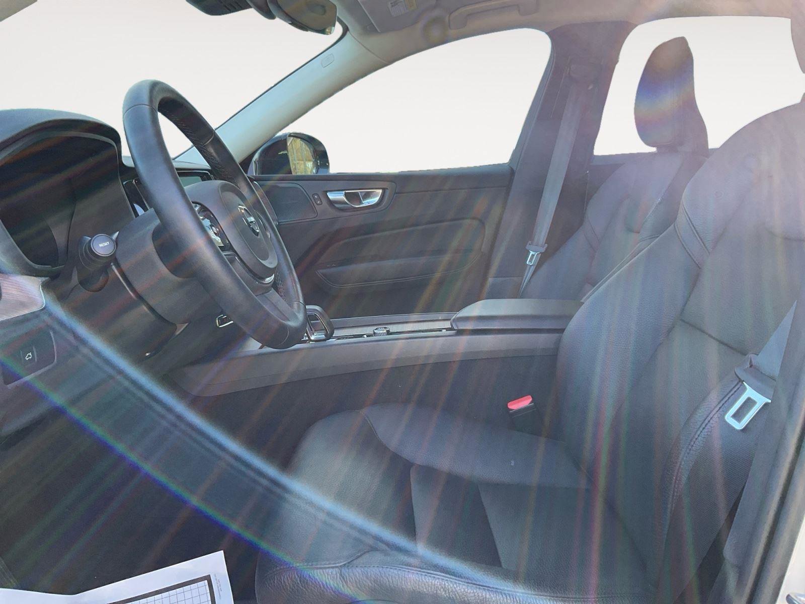 Certified 2023 Volvo XC60 B5 Plus w/ Protection Package Premier image 9