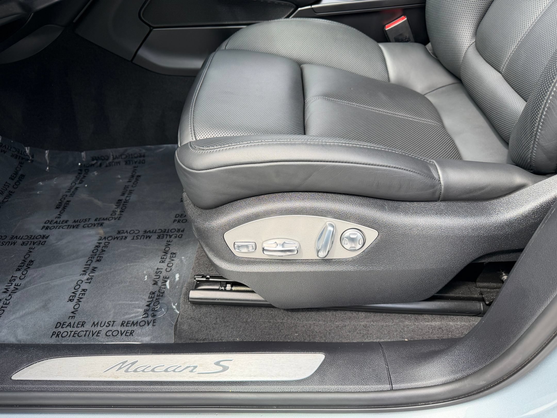 Certified 2023 Porsche Macan S AWD/4WD image 25