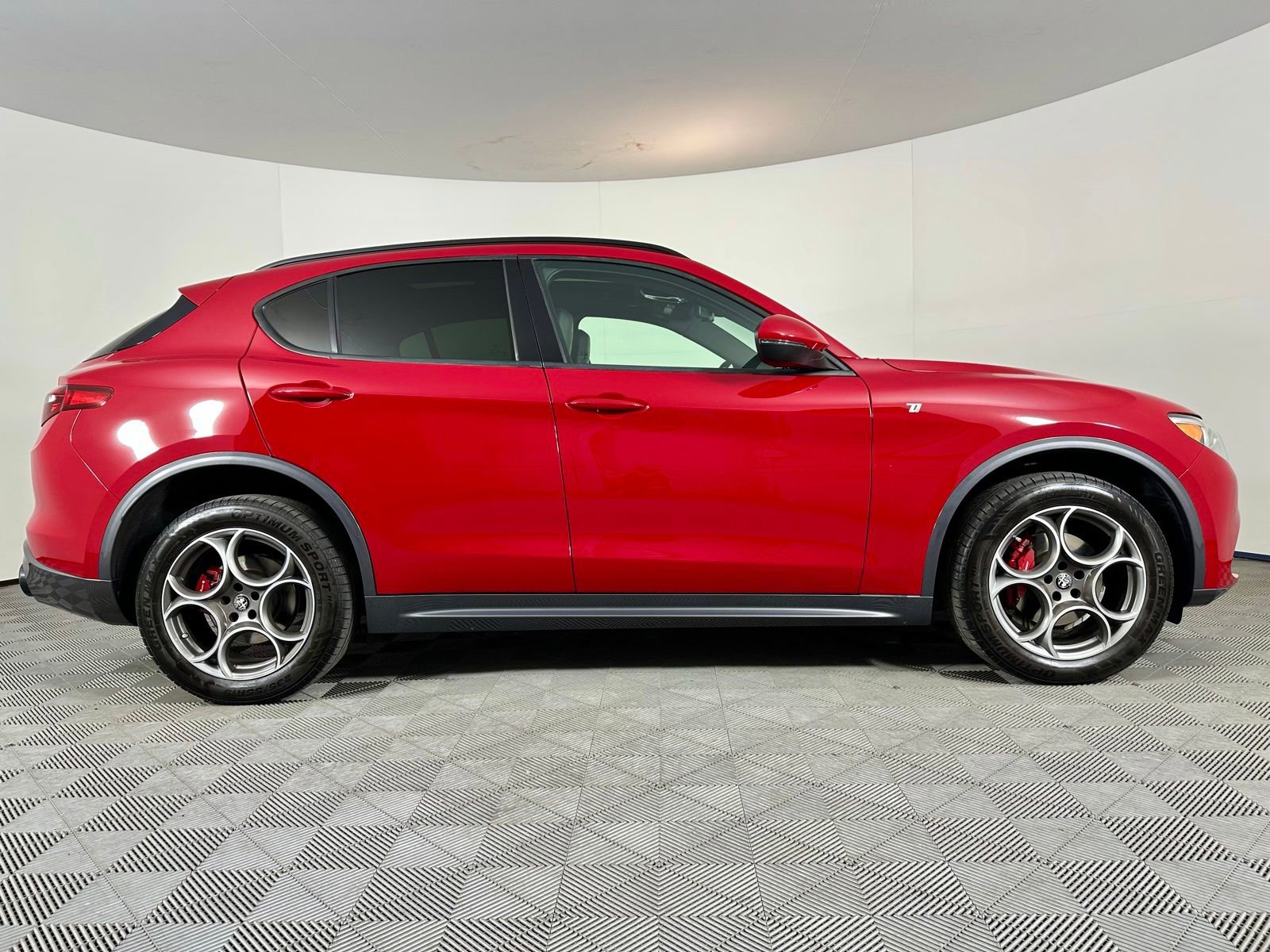 Used 2022 Alfa Romeo Stelvio Ti AWD/4WD image 13