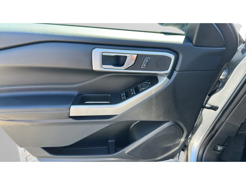 Used 2022 Ford Explorer XLT AWD/4WD image 11