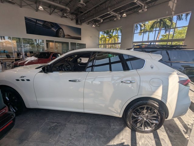 Used 2024 Maserati Levante GT Ultima image 7