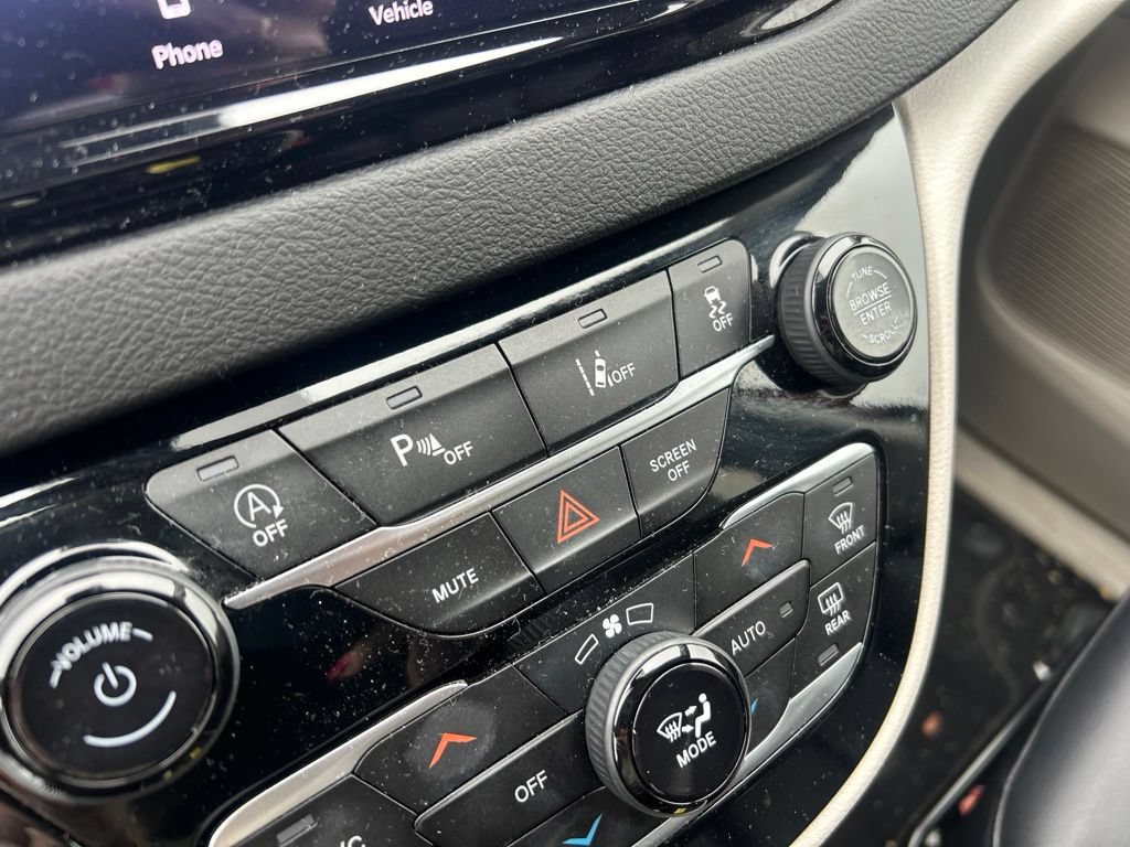 Used 2024 Chrysler Pacifica Touring-L FWD image 13